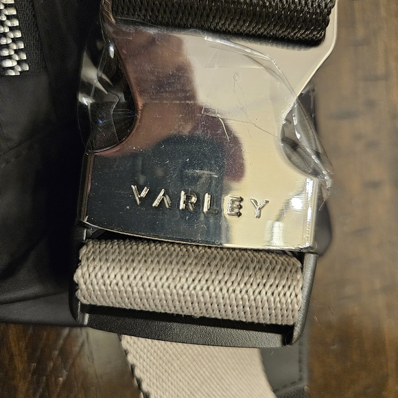 Varley Fanny pack NWT - Picture 2 of 3